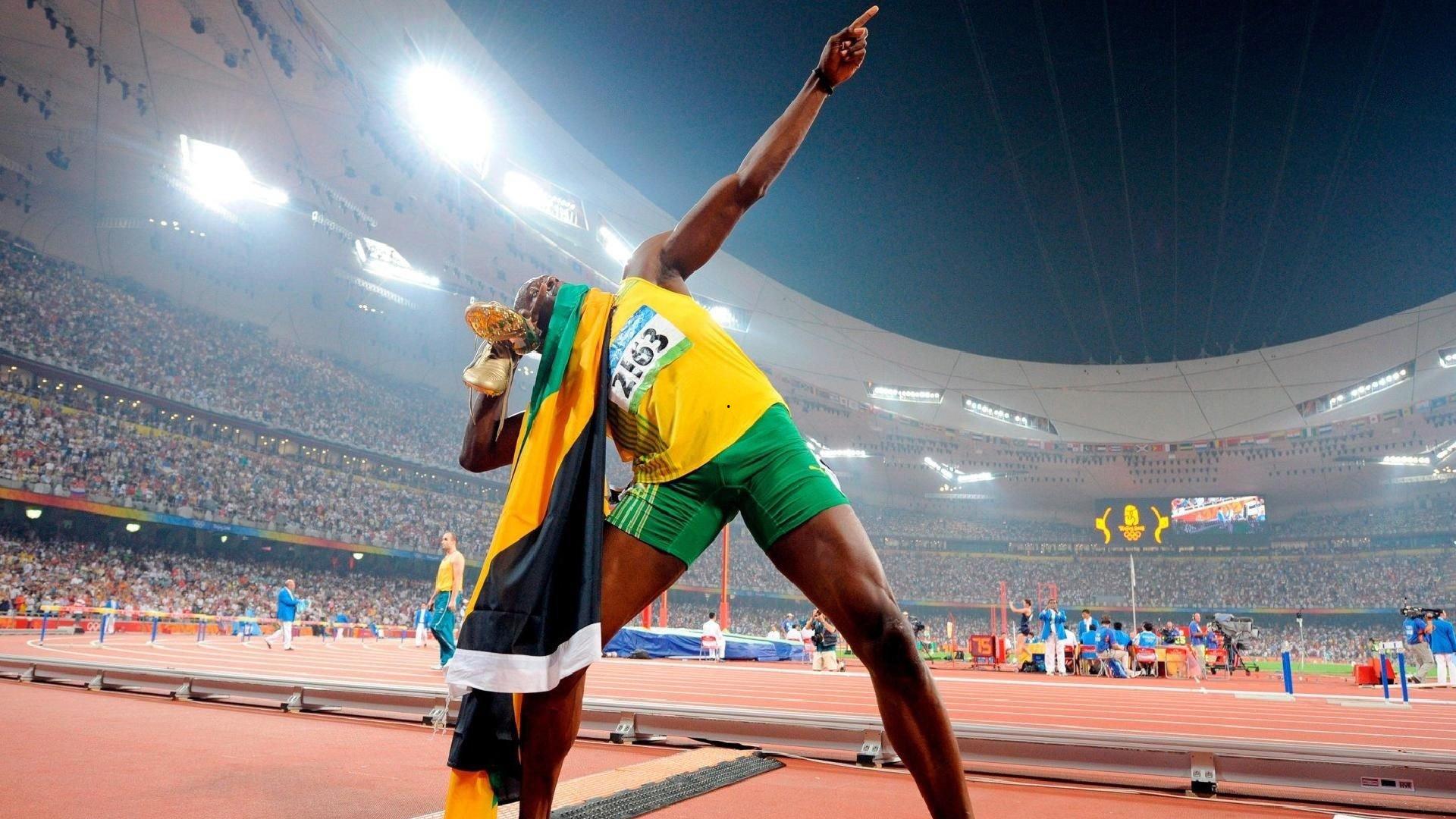 国际帆船赛激战正酣，顶尖选手逐浪争锋