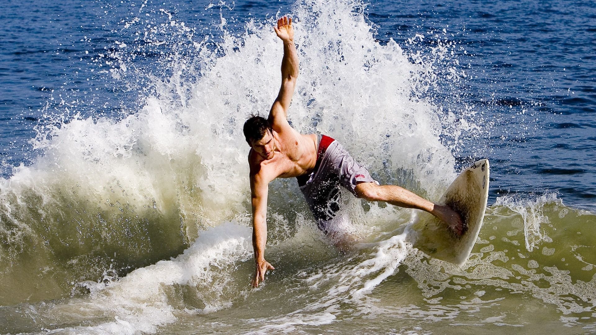 双加时鏖战！湖人险胜勇士，詹姆斯关键三分锁定胜局-yy易游体育平台